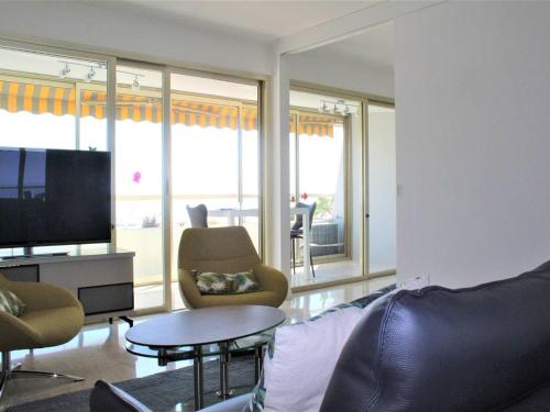 Superbe 3 Pièces avec Terrasse, Clim et Vue Mer à Villeneuve-Loubet - FR-1-252A-92