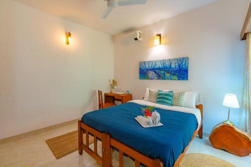 Katil atau katil-katil dalam bilik di La Grove 2BHK with Stunning View - Kannur