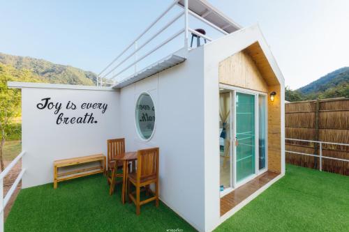 Nespecifikovaný výhled na hory nebo výhled na hory při pohledu z luxury tent