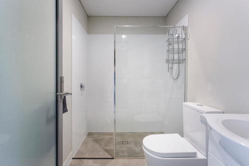 Ένα μπάνιο στο Waverley apartment C-one bedroom wifi available