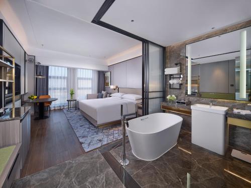 Postel nebo postele na pokoji v ubytování Doubletree By Hilton Anshan