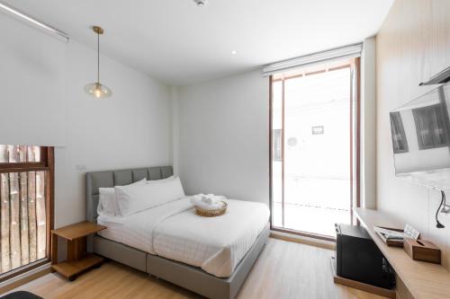 a bedroom with a bed and a large window at U chaikhong in Chiang Khan