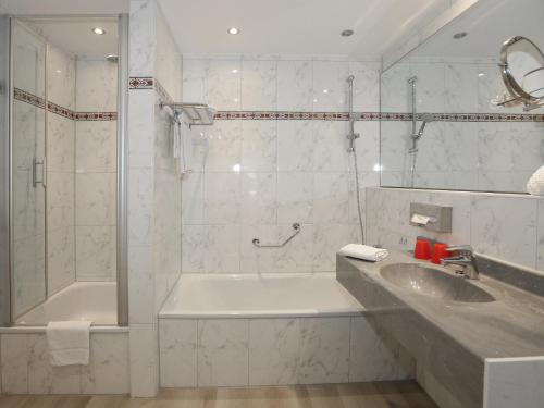 Salle de bains dans l'établissement DORMERO Hotel Meerbusch