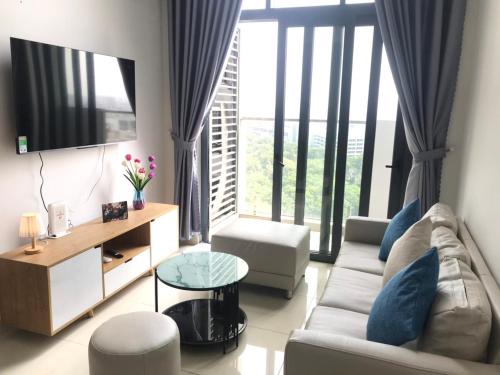 Ein Sitzbereich in der Unterkunft Căn hộ Vip siêu rộng, siêu sang, giá tốt chung cư Celadon, ngay Aeon Tân Phú