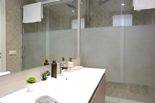 A bathroom at SOUL Malaga City Apartment
