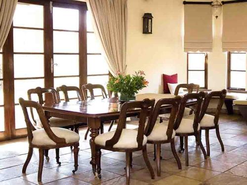 Ruang duduk di De Hoek Country Hotel