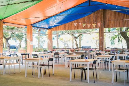 Restaurace v ubytování YCC Forest Campsite