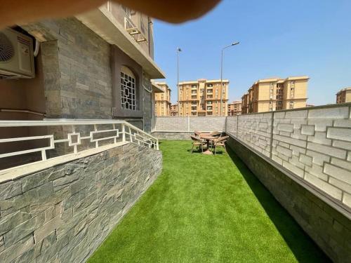 Lovely 3 bedroom ground floor flat. Private garden