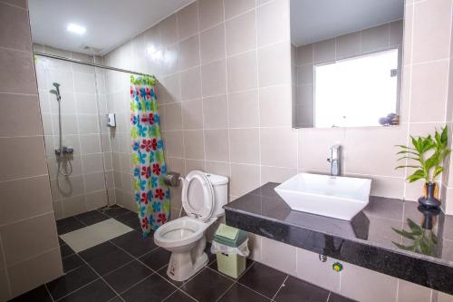 a bathroom with a toilet and a sink and a shower at O Mary River Resort in Sihanoukville