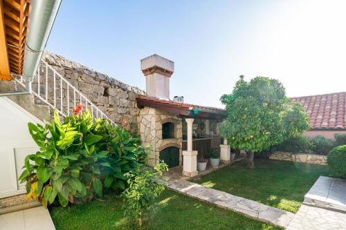 A garden outside Villa Vista Old Town