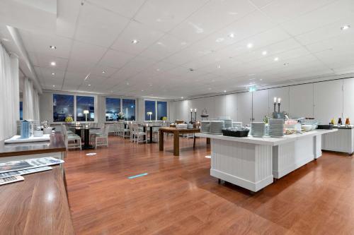 a large room with tables and chairs in a building at Best Western Hotell Lerdalshoejden in Rättvik