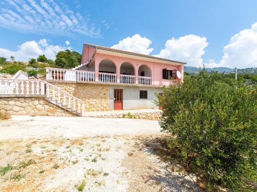 Το κτήριο όπου στεγάζεται  το διαμέρισμα