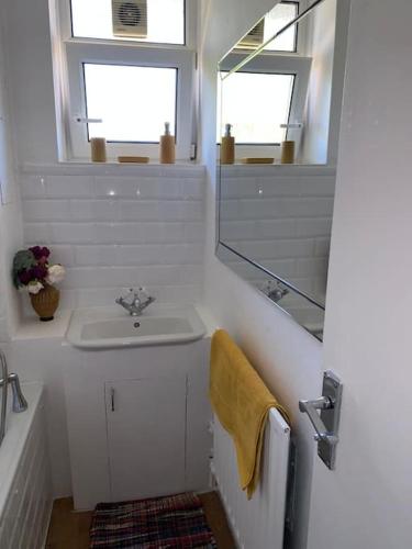 Kupatilo u objektu Lovely 2 bedroom flat in greater london