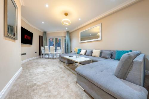 a living room with a couch and a table at Canary Wharf Beautiful Modern House in London