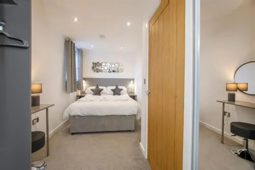City Apartments - Reubens Court photo 9