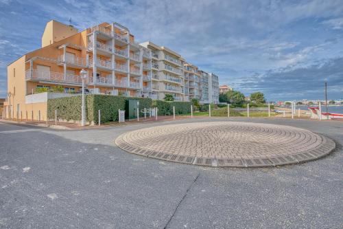 a building with a brick circle in front of a building at Michelet in Arcachon