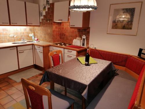 Appartement Sonja Nassfeldにあるキッチンまたは簡易キッチン