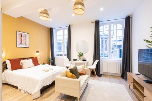 Posteľ alebo postele v izbe v ubytovaní Luz - Appartement hyper centre Saint-Etienne