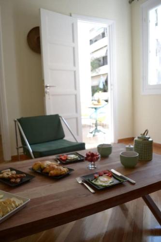 SUNNY QUIET APATMENT AT LYCABETOUS