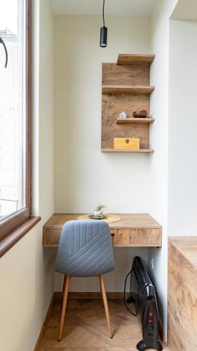 a desk with a blue chair in a room at 1bdr flat close to the center in Stara Zagora