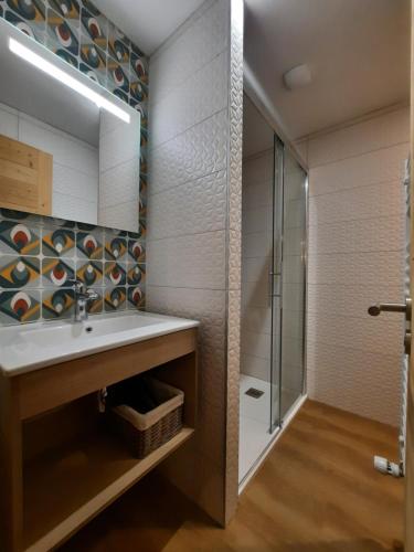 a bathroom with a sink and a shower at Appartement Les 3 cols Morzine, 2 pièces, 2 personnes in Morzine