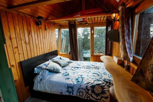Postel nebo postele na pokoji v ubytování Tree House Alpinka Krvavec