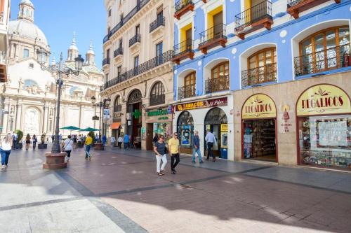 a group of people walking down a city street at Moderno apartamento en casco histórico + desayuno! in Zaragoza