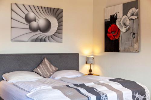 a bedroom with a bed and a painting on the wall at Haus Excelsior Top 36 in Seefeld in Tirol