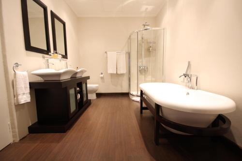 Phòng tắm tại Dundi Lodge