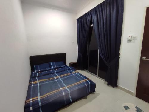 Postel nebo postele na pokoji v ubytování BB D'VELODROM Homestay Dungun