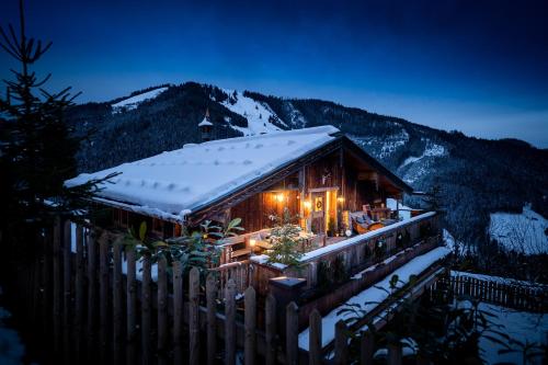 シャレーから撮影された、または一般的な山の景色