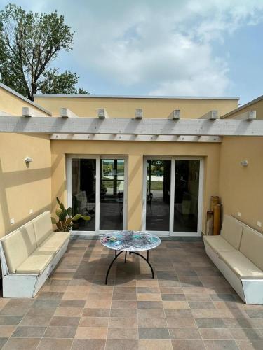 a patio with a table in front of a building at Pioppi Neri R&B in Felino