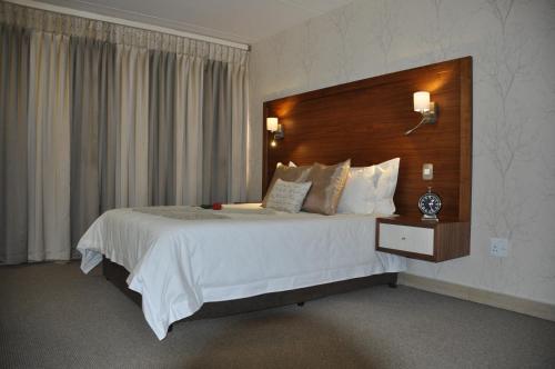 Posteľ alebo postele v izbe v ubytovaní Merchant Business Class Hotel