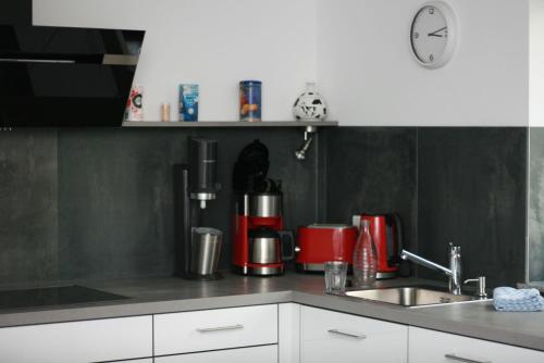 a kitchen with a counter top with a sink at Die Idyllische - Ferienwohnung mit Garten und Sauna in Kleve