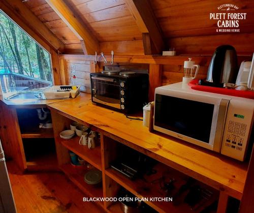 Küche/Küchenzeile in der Unterkunft Plett Forest Cabins