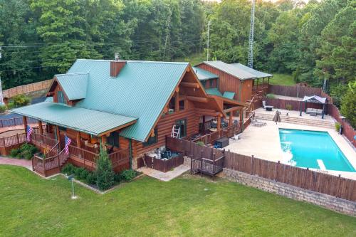 Bear Lodge - Log Cabin with pool - 7 Bedrooms
