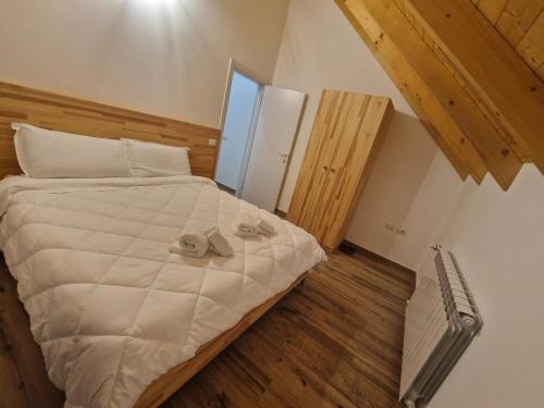 Ein Bett oder Betten in einem Zimmer der Unterkunft HANI CEPIT
