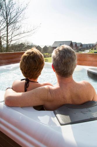 Winnards Hot Tub Lodge at Retallack Resort