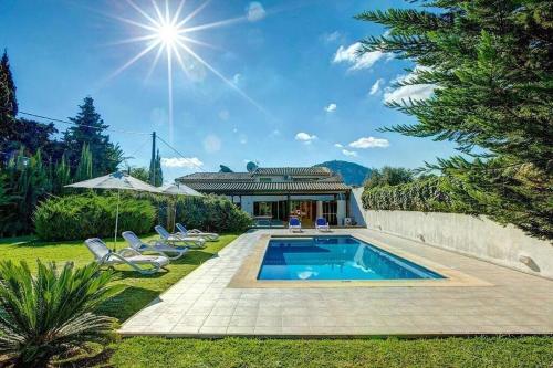 Perfect location! A country villa by Renthousing