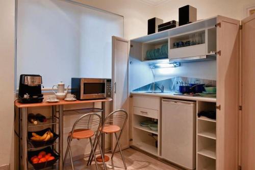 Η κουζίνα ή μικρή κουζίνα στο Acropolis Luxury House