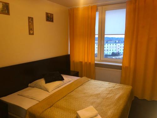 a bedroom with a bed and a window at Sosnowe Zacisze in Białystok