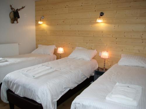 Ένα ή περισσότερα κρεβάτια σε δωμάτιο στο Chalet le 1000 Thabor