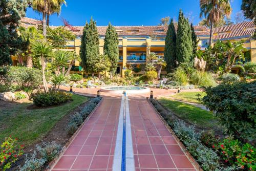 Bahia de Marbella - 3 bedroom beach apartment with sea view