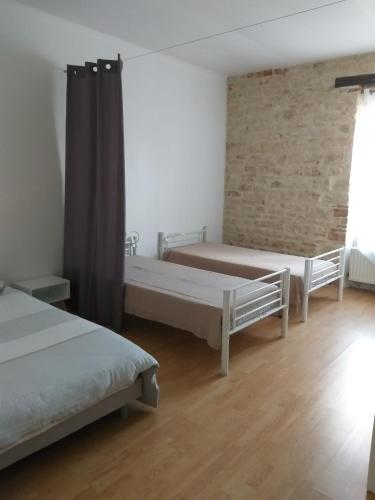 Ένα ή περισσότερα κρεβάτια σε δωμάτιο στο LA LAUJÈRE IVIE - Gîte & Piscine privative