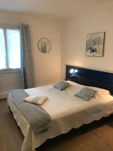 Postel nebo postele na pokoji v ubytování Gîtes Le Mas du Vieux Chêne