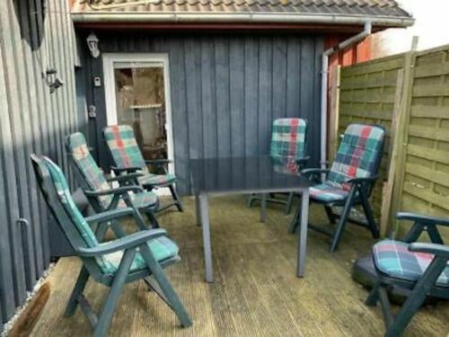 a group of chairs and a table on a patio at Ferienhaus für 7 Pers./Schlei in Oersberg