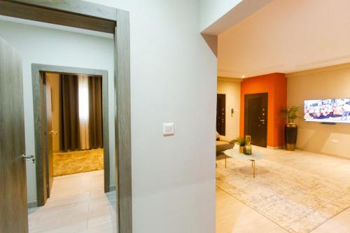 TV a/nebo společenská místnost v ubytování Accra Luxury Homes @ Achimota