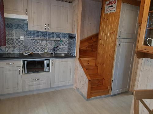 Una cocina o cocineta en Gîte Palis L'école d'antan