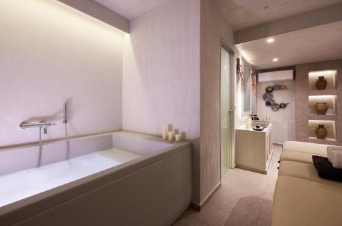 Gallery image of Garifalakis Comfort Rooms in Pollonia