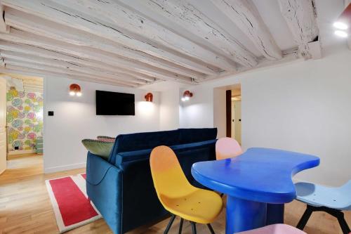 a living room with a blue couch and chairs at Joyful apartment 2BR6P Heart of Paris - Louvre in Paris